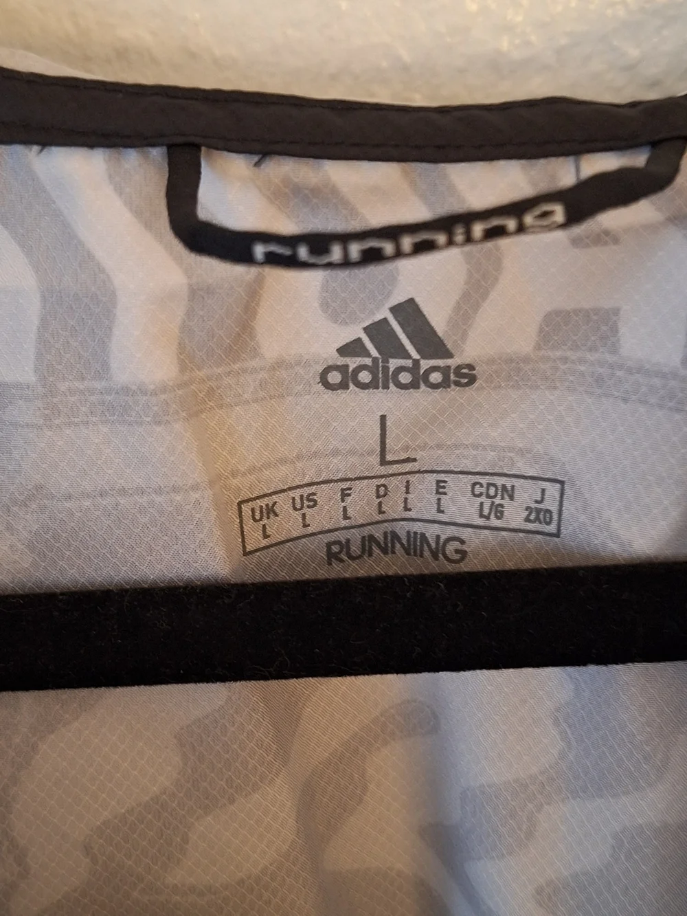 Adidas Own The Run ED9284 Men’s L Graphic Hooded Running Jacket Black Gray